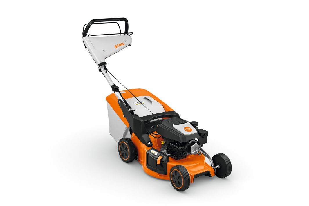 TOSAERBA STIHL RM248.3 TRAZIONATA 1 TOSAERBA STIHL RM248.3 TRAZIONATA