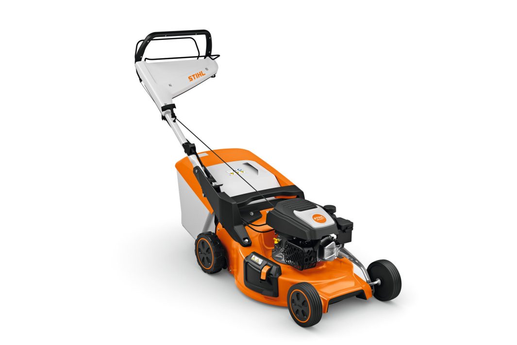 TOSAERBA STIHL RM253.3 TRAZIONATA 1 TOSAERBA STIHL RM253.3 TRAZIONATA