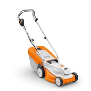 TOSAERBA STIHL A BATTERIA RMA235.1 CON AL101 E AK20 BATT E CARICAB.